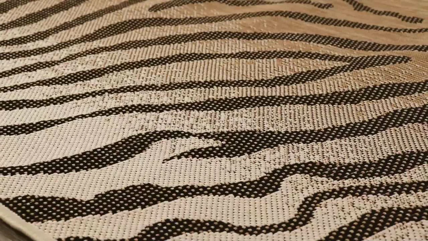 Brand new π― Liora Manne Carmel Zebra Indoor/Outdoor Rug Sand, 1'11"x7'6" Runner β - Image 2