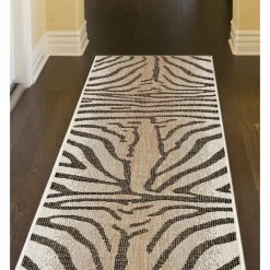 Brand new 💯 Liora Manne Carmel Zebra Indoor/Outdoor Rug Sand, 1'11"x7'6" Runner ⭐